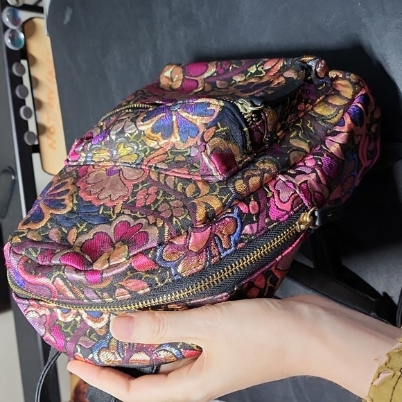 🔥NEW Metallic Floral Mini Backpack Never Used Beautiful NWOT - Picture 3 of 5